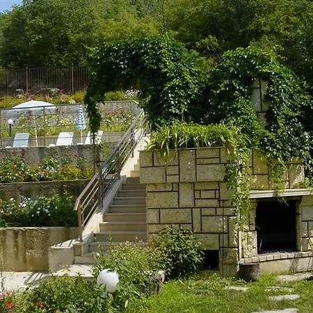 Πανσιόν T&d Suites 3*